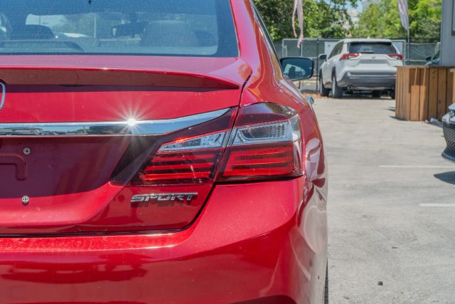 
								2017 Honda Accord Sport Sedan 4D full									