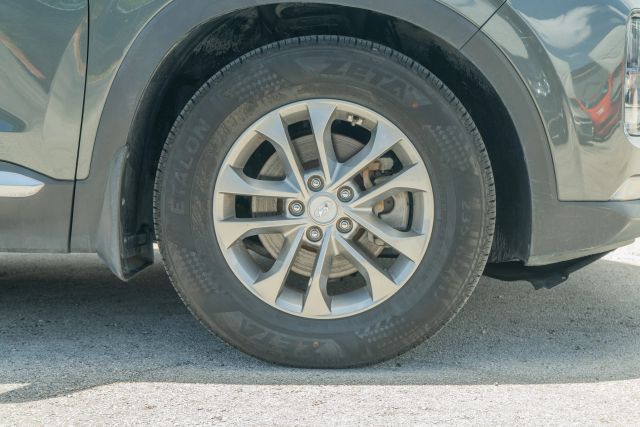 
								2020 Hyundai Santa Fe 2.4 SEL Sport Utility 4D full									