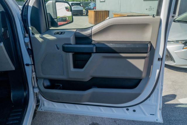 
								2020 Ford F150 Regular Cab XL Pickup 2D 8 ft full									