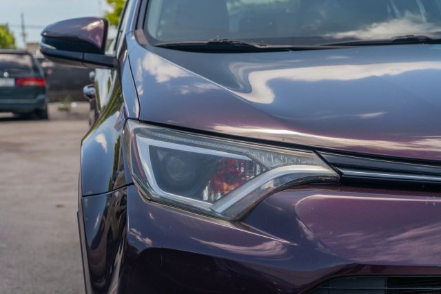 
								2018 Toyota RAV4 XLE Sport Utility 4D full									