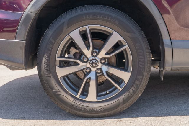 
								2018 Toyota RAV4 XLE Sport Utility 4D full									