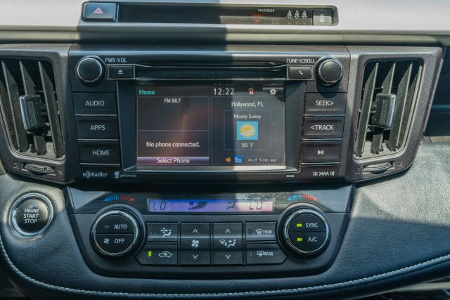 
								2018 Toyota RAV4 XLE Sport Utility 4D full									