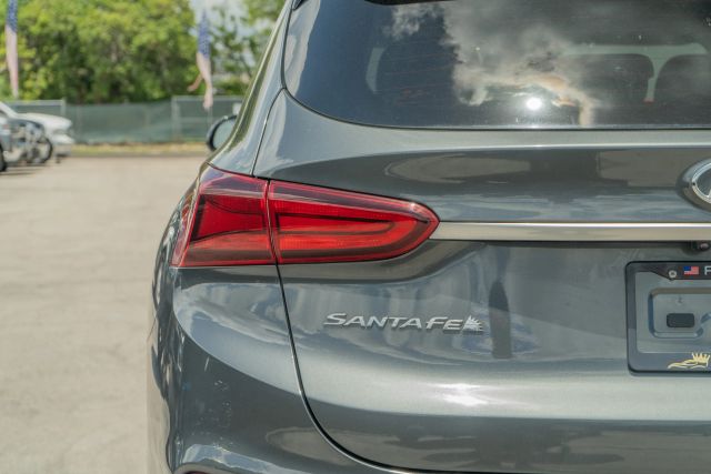 
								2020 Hyundai Santa Fe 2.4 SEL Sport Utility 4D full									