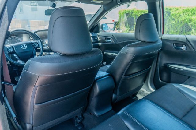 
								2017 Honda Accord Sport Sedan 4D full									