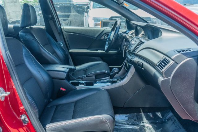 
								2017 Honda Accord Sport Sedan 4D full									