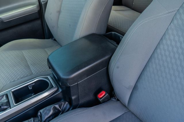 
								2020 Toyota Tacoma Double Cab SR5 Pickup 4D 6 ft full									