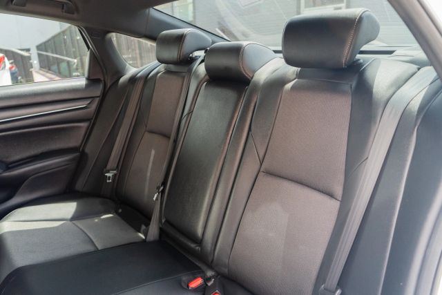 
								2020 Honda Accord Sport Sedan 4D full									