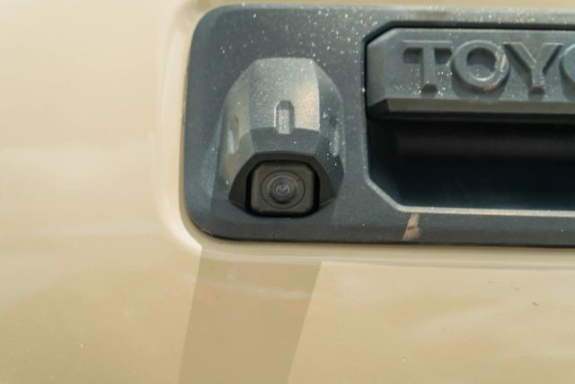 
								2020 Toyota Tacoma Double Cab SR5 Pickup 4D 6 ft full									