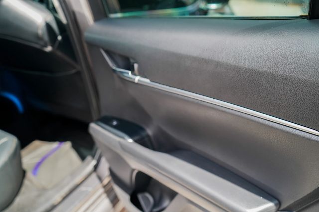 
								2020 Toyota Camry SE Sedan 4D full									