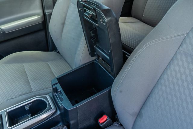 
								2020 Toyota Tacoma Double Cab SR5 Pickup 4D 6 ft full									