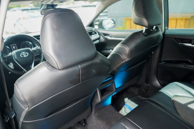 
								2020 Toyota Camry SE Sedan 4D full									