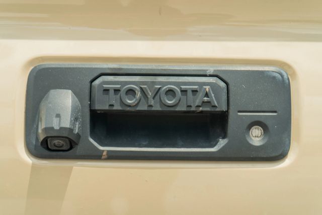 
								2020 Toyota Tacoma Double Cab SR5 Pickup 4D 6 ft full									