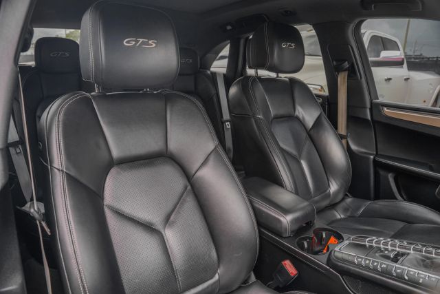 
								2018 Porsche Macan GTS Sport Utility 4D full									