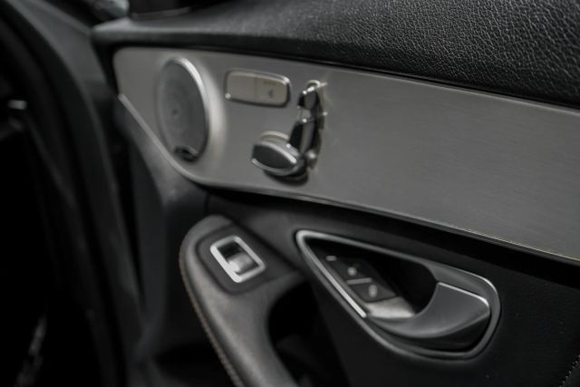 
								2019 Mercedes-Benz C-Class C 300 Sedan 4D full									