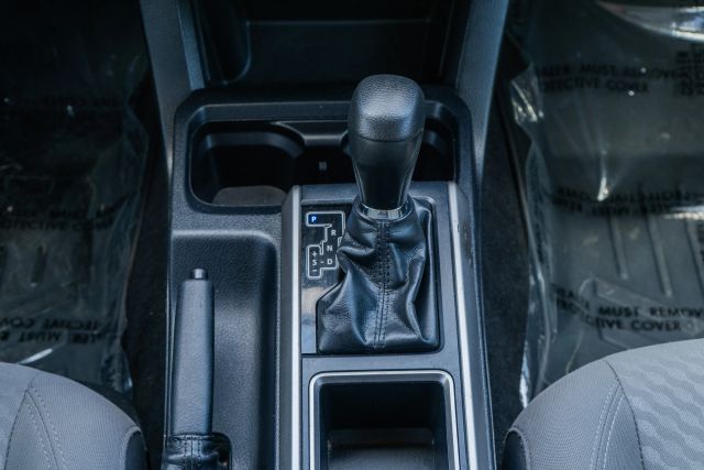 
								2020 Toyota Tacoma Double Cab SR5 Pickup 4D 6 ft full									