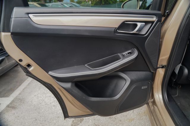 
								2018 Porsche Macan GTS Sport Utility 4D full									