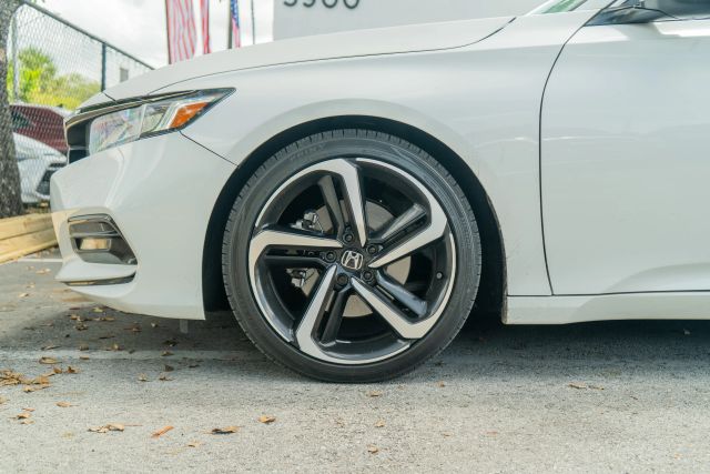 
								2020 Honda Accord Sport Sedan 4D full									