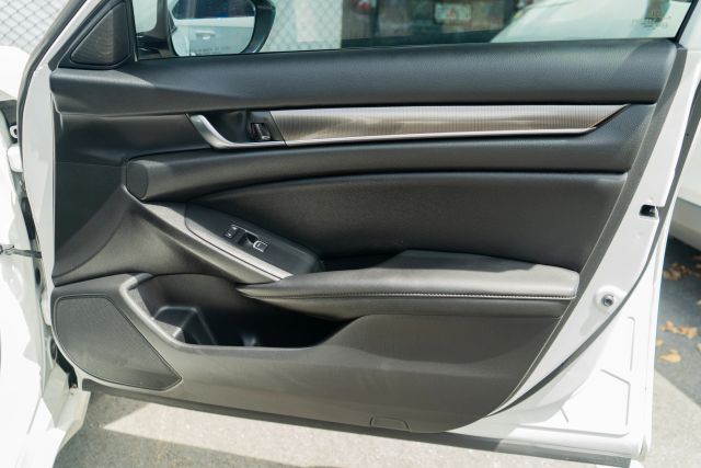 
								2020 Honda Accord Sport Sedan 4D full									