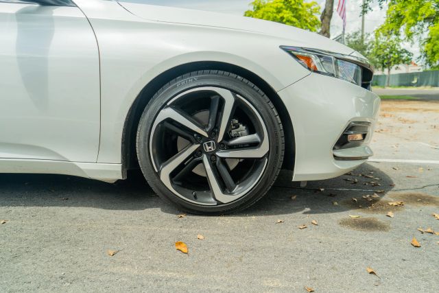 
								2020 Honda Accord Sport Sedan 4D full									