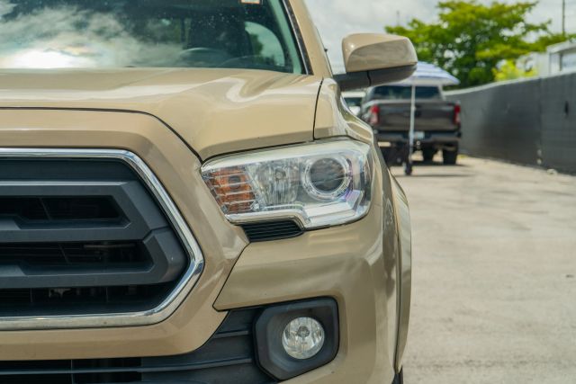 
								2020 Toyota Tacoma Double Cab SR5 Pickup 4D 6 ft full									