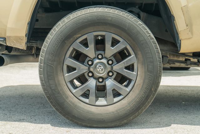 
								2020 Toyota Tacoma Double Cab SR5 Pickup 4D 6 ft full									