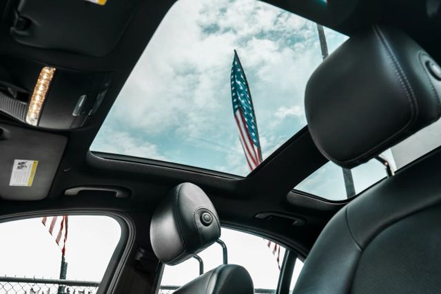 
								2019 Mercedes-Benz C-Class C 300 Sedan 4D full									