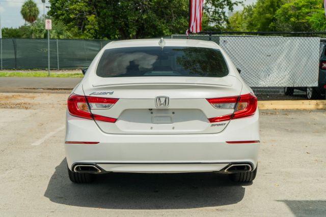 
								2020 Honda Accord Sport Sedan 4D full									