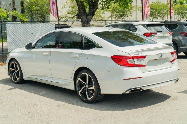 
								2020 Honda Accord Sport Sedan 4D full									