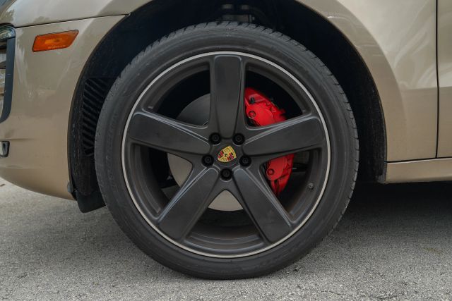 
								2018 Porsche Macan GTS Sport Utility 4D full									