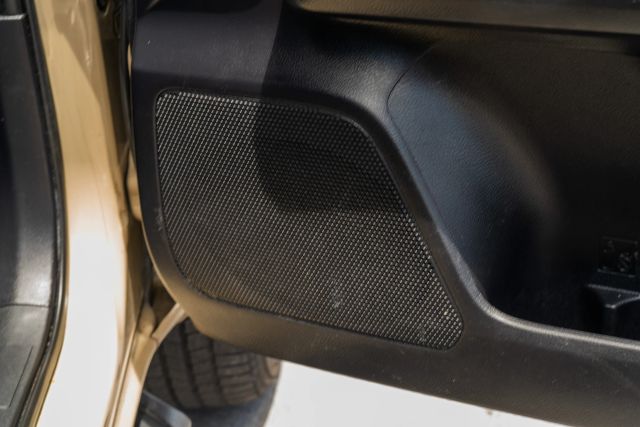 
								2020 Toyota Tacoma Double Cab SR5 Pickup 4D 6 ft full									