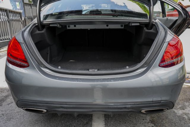 
								2019 Mercedes-Benz C-Class C 300 Sedan 4D full									