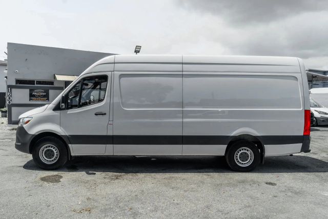 
								2023 Mercedes-Benz Sprinter 2500 Cargo High Roof w/170  WB Van 3D full									