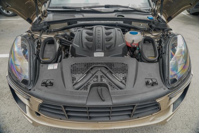 
								2018 Porsche Macan GTS Sport Utility 4D full									