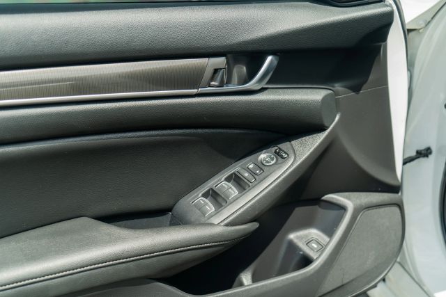 
								2020 Honda Accord Sport Sedan 4D full									