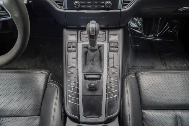 
								2018 Porsche Macan GTS Sport Utility 4D full									