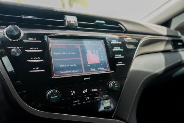 
								2020 Toyota Camry SE Sedan 4D full									