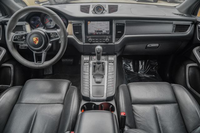 
								2018 Porsche Macan GTS Sport Utility 4D full									