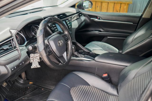 
								2020 Toyota Camry SE Sedan 4D full									