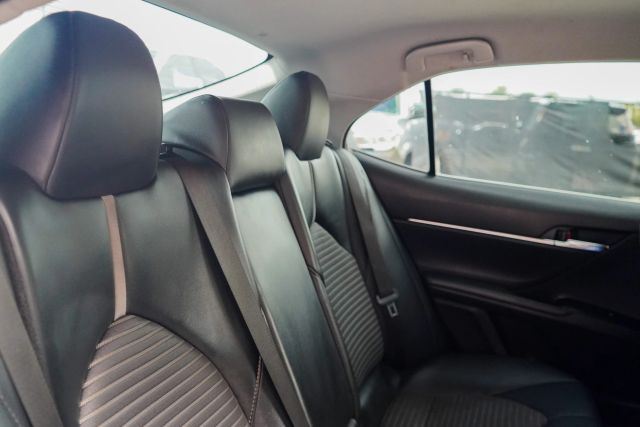 
								2020 Toyota Camry SE Sedan 4D full									