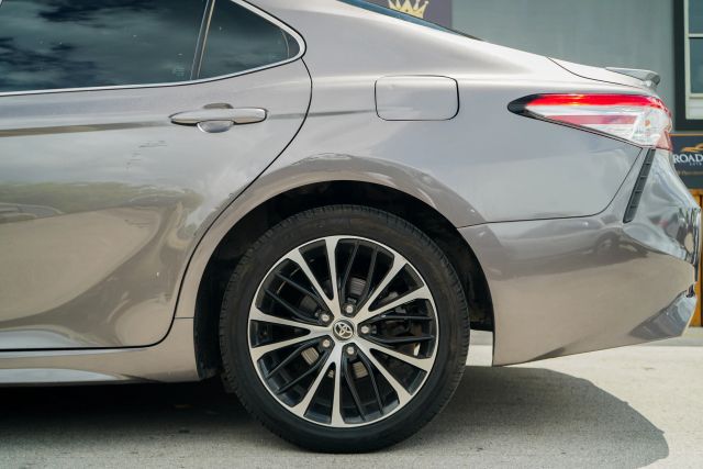 
								2020 Toyota Camry SE Sedan 4D full									