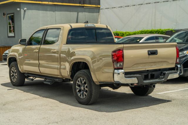 
								2020 Toyota Tacoma Double Cab SR5 Pickup 4D 6 ft full									