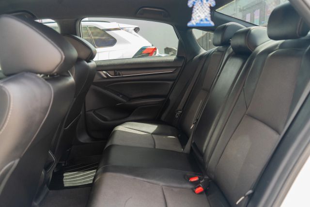 
								2020 Honda Accord Sport Sedan 4D full									