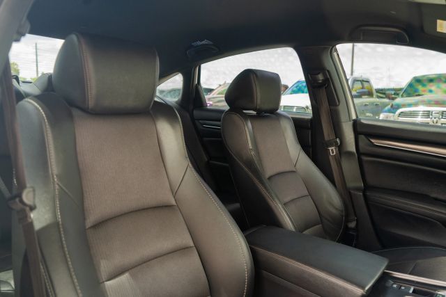 
								2020 Honda Accord Sport Sedan 4D full									