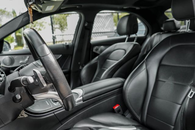 
								2019 Mercedes-Benz C-Class C 300 Sedan 4D full									