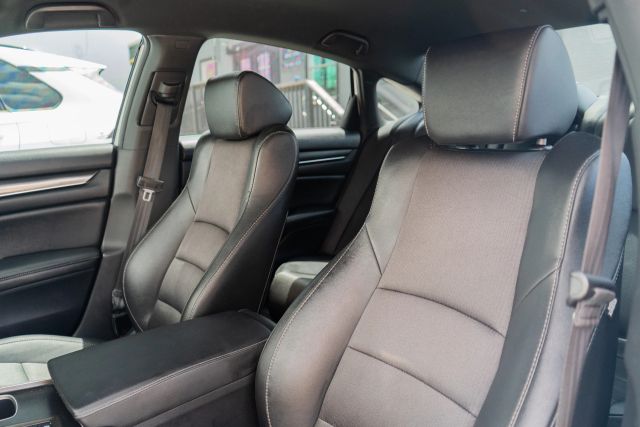 
								2020 Honda Accord Sport Sedan 4D full									