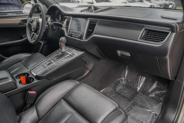 
								2018 Porsche Macan GTS Sport Utility 4D full									