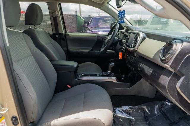 
								2020 Toyota Tacoma Double Cab SR5 Pickup 4D 6 ft full									