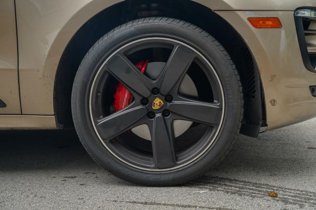 
								2018 Porsche Macan GTS Sport Utility 4D full									