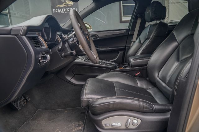 
								2018 Porsche Macan GTS Sport Utility 4D full									