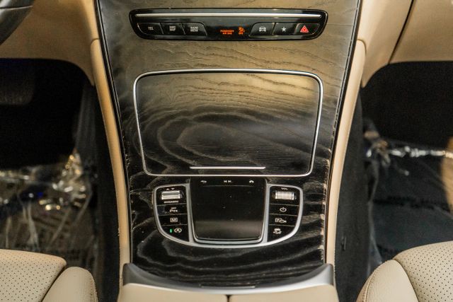 
								2020 Mercedes-Benz GLC GLC 300 Sport Utility 4D full									